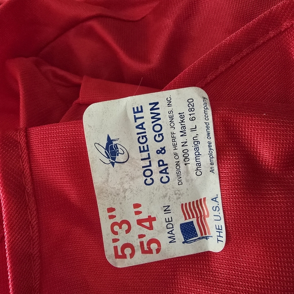 🎓Red Graduation Gown and Cap - Picture 2 of 4